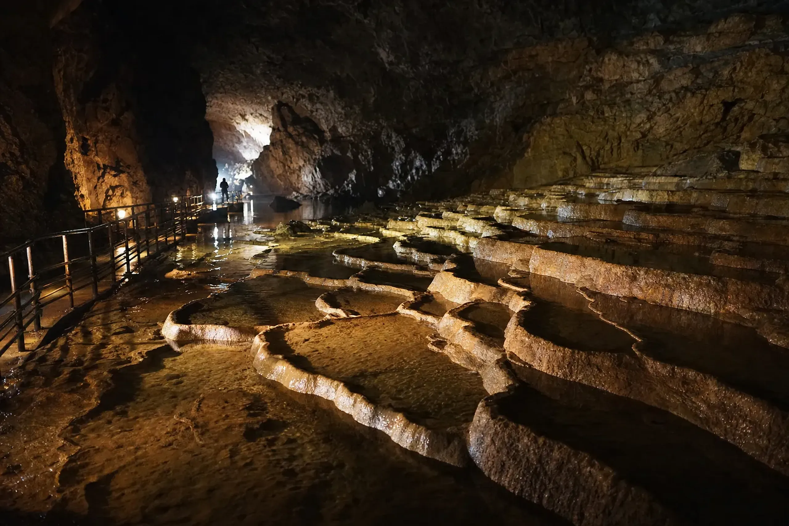 Akiyoshidō opened as a tourist cave in