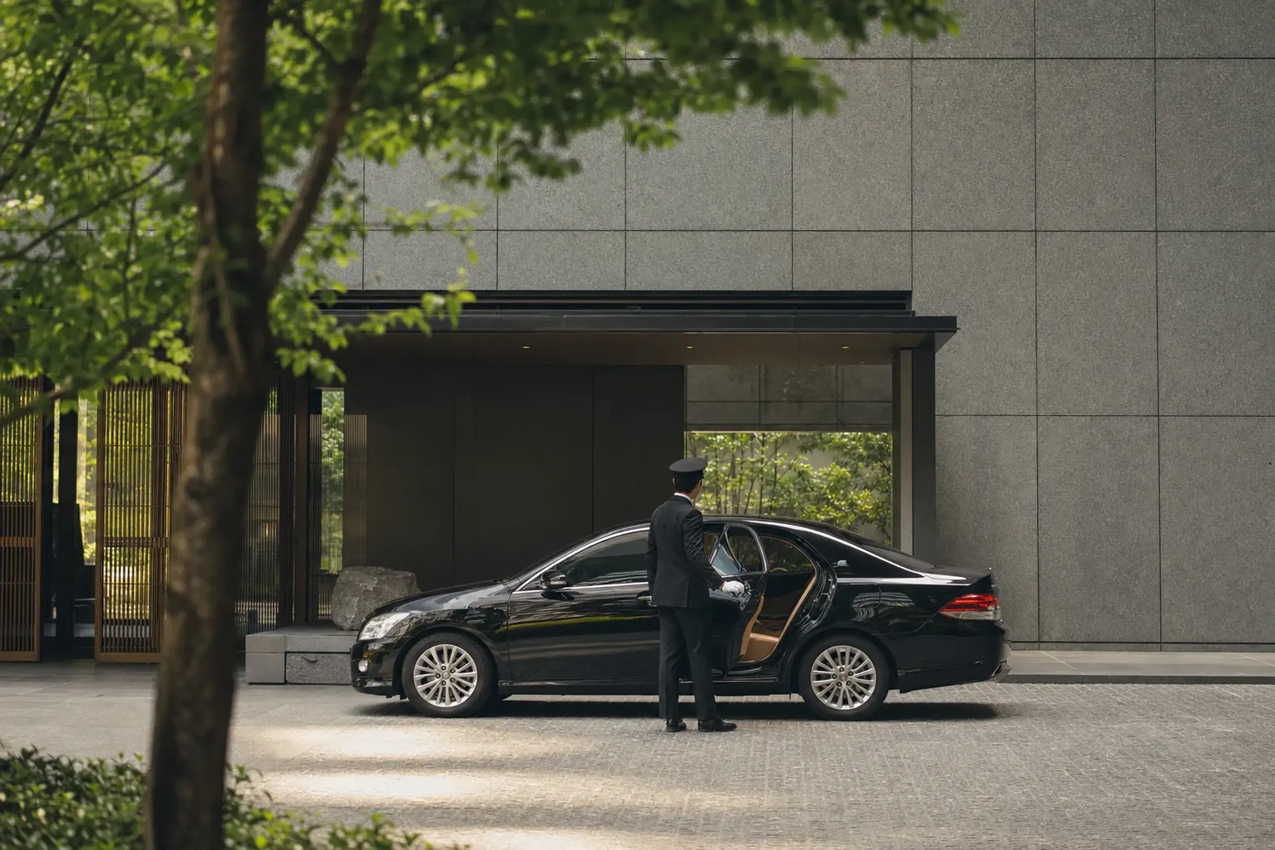A discreet private car arrival matched to the calm tone of Aman Tokyo