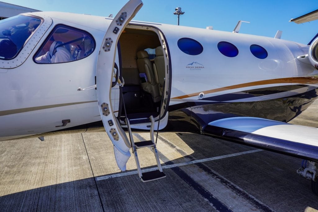 privatejet_dooropened Customized Tour