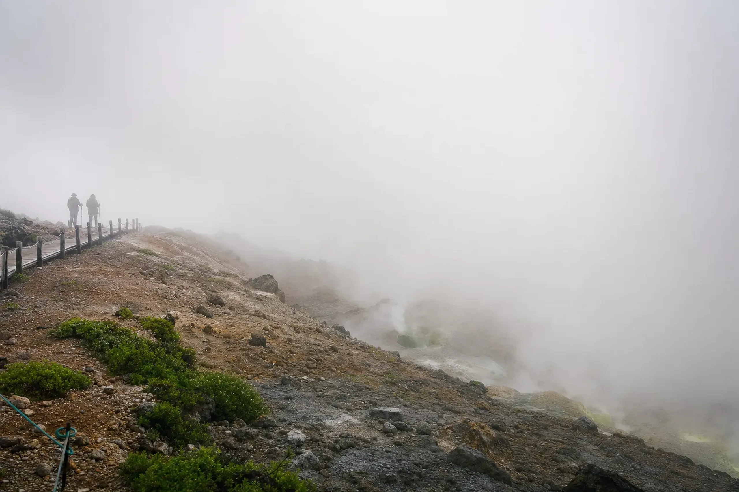 Mountain weather here changes quickly in any season. If clou