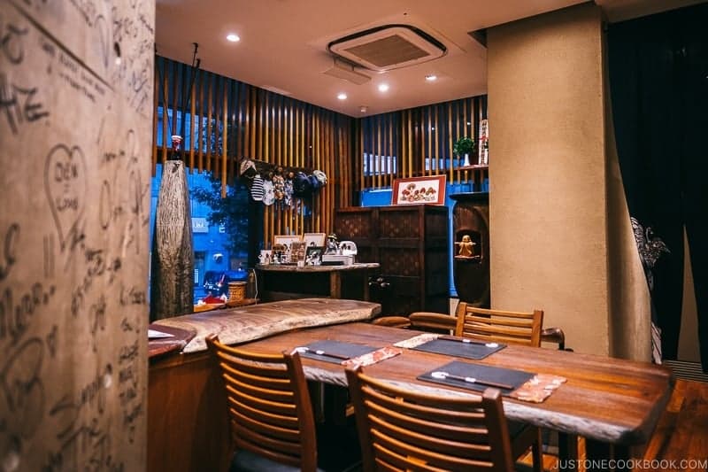 Den Jinbocho (Den)
