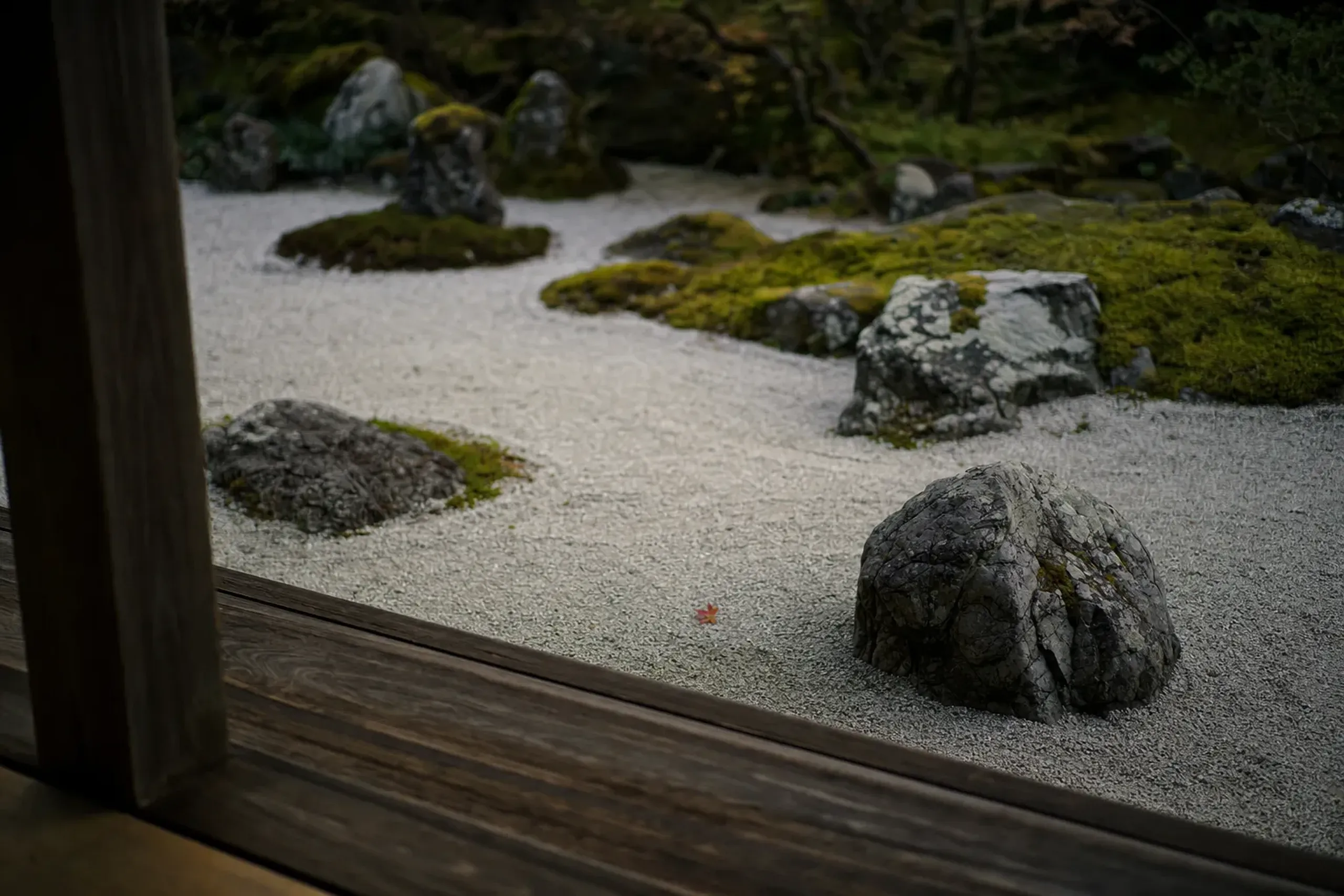If you respond to wabi-sabi, Komyozenji is the tonal counter