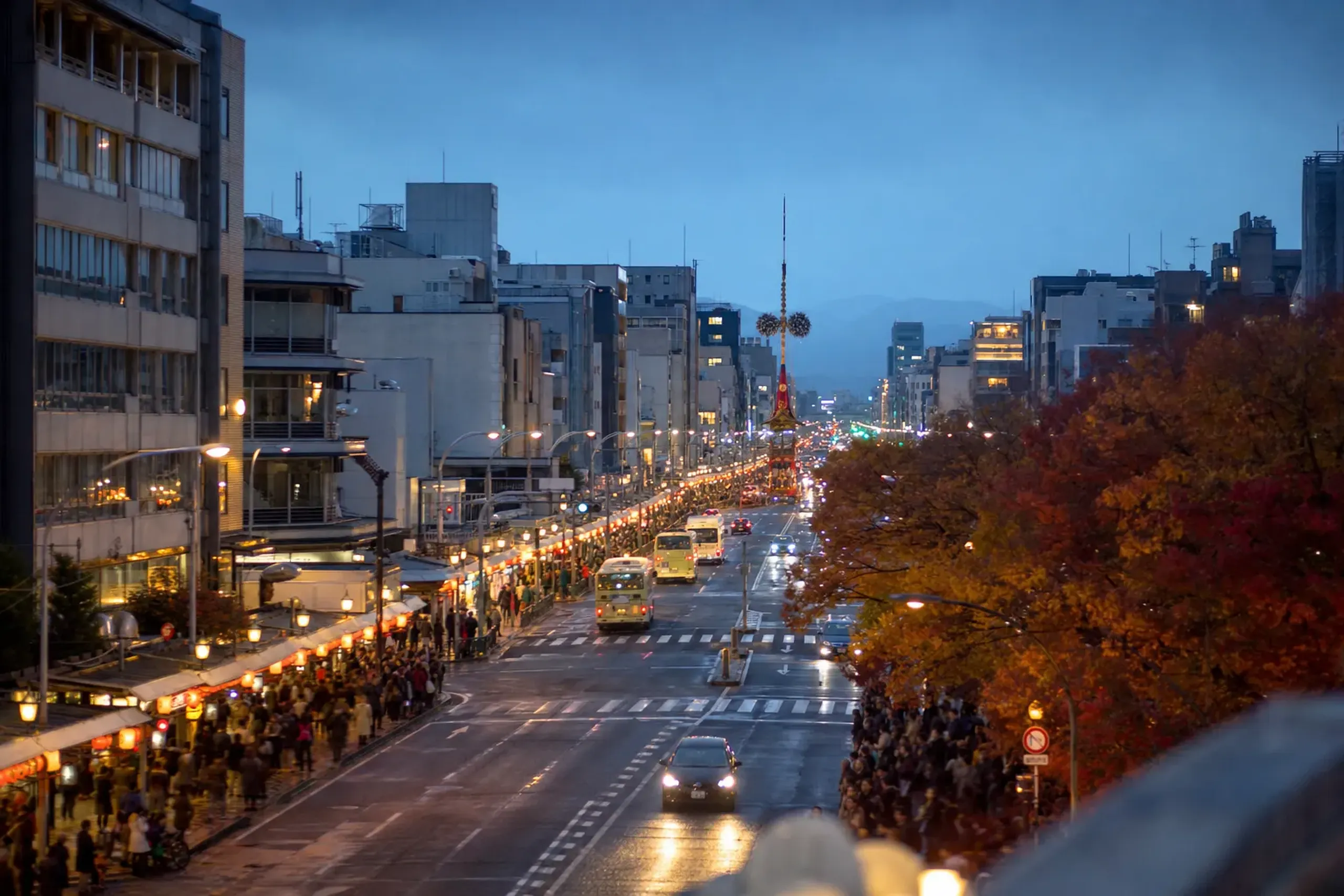 The main avenues — Shijo, Kawaramachi, Oike — pull the