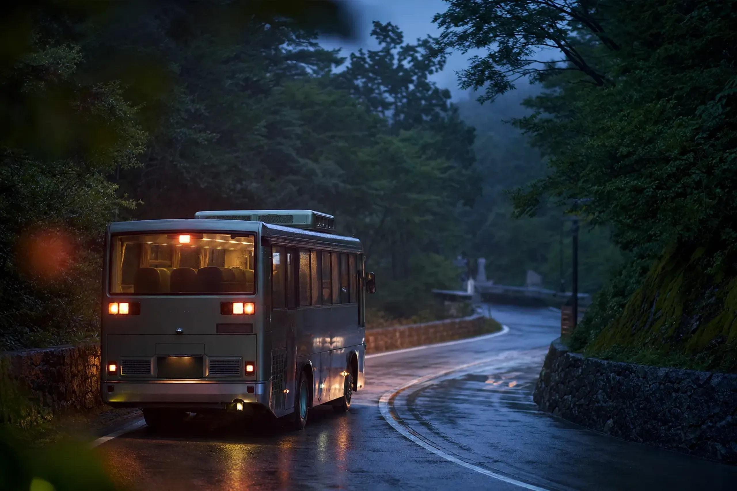 A seasonal nature bus has run from Morioka Station onto