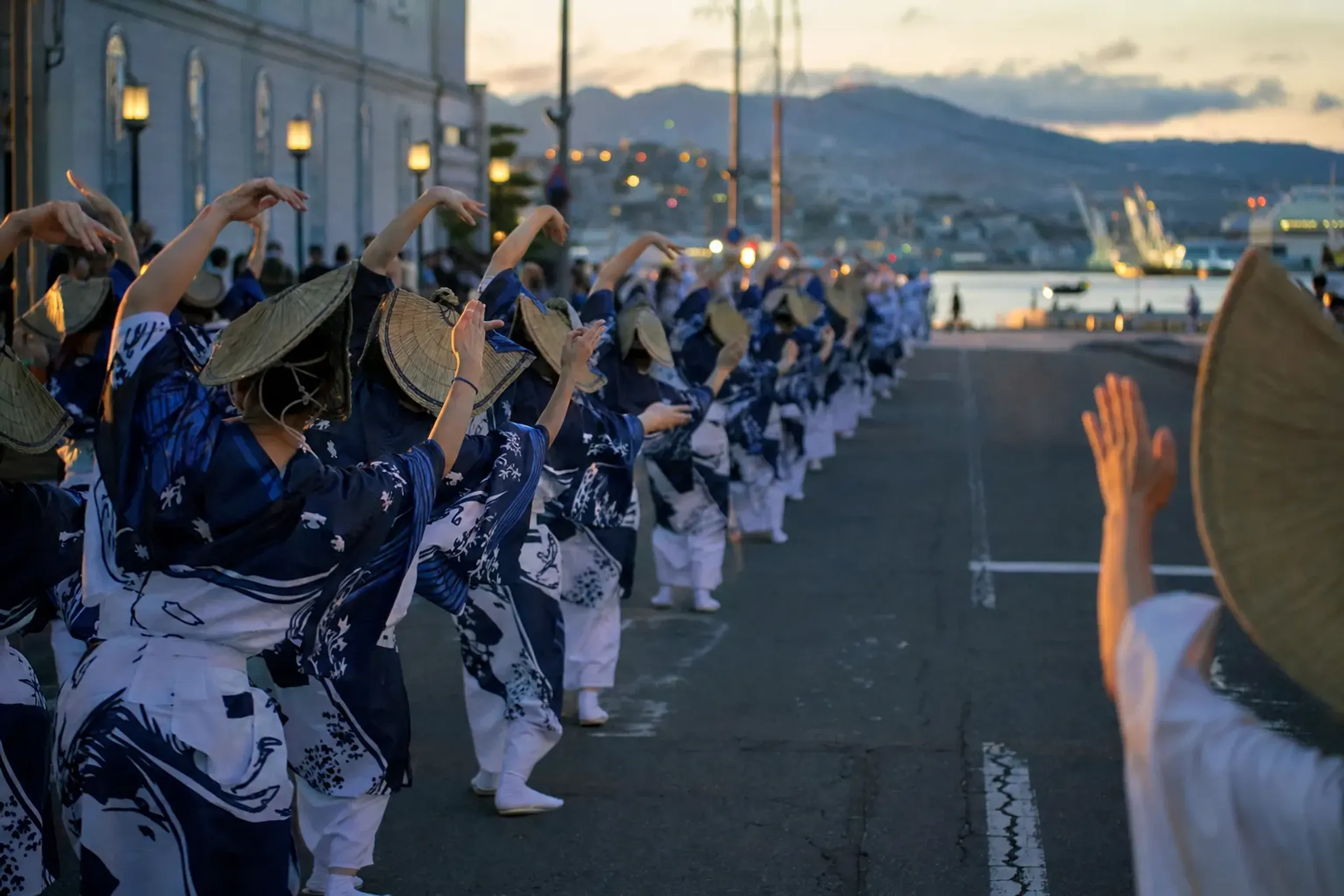 Each parade day carries the same three movements: the Hakoda