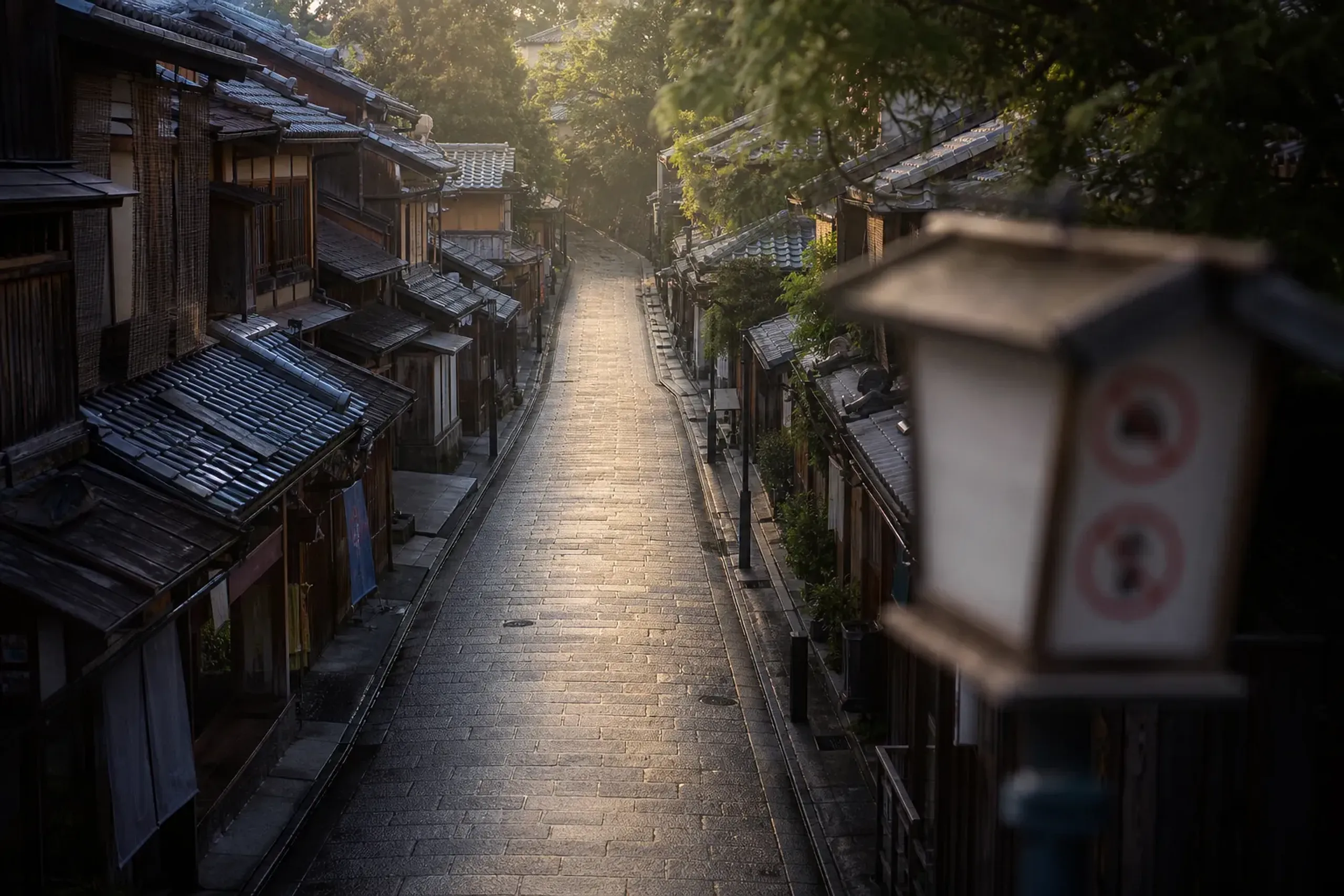 Early morning in Kyoto Gion with traditional streets before crowds and with photography guidance signage