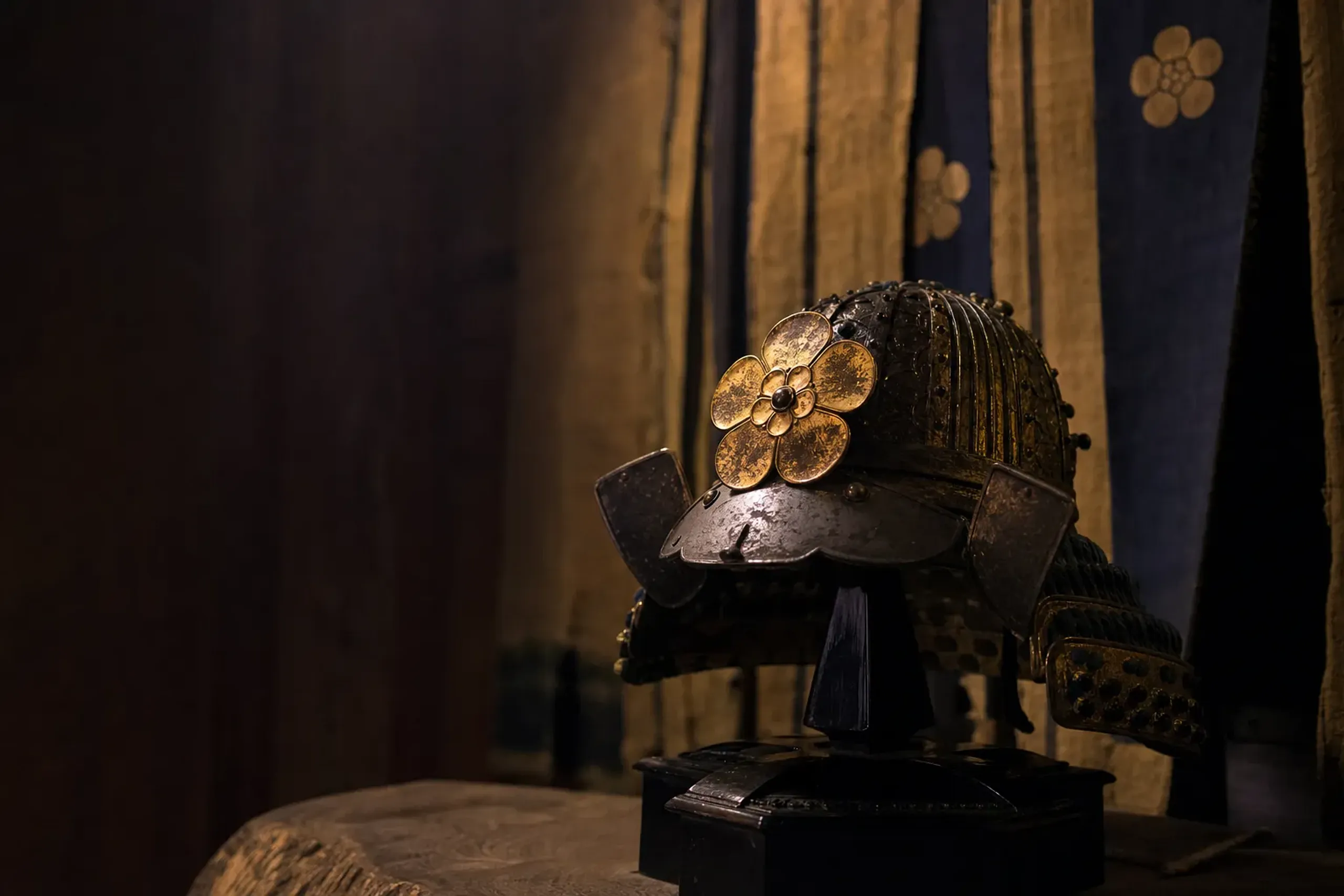 the crest-emblazoned battle helmet and military camp banners of Lord Maeda Toshiie, founding daimyo of the Kaga domain, circa 1593