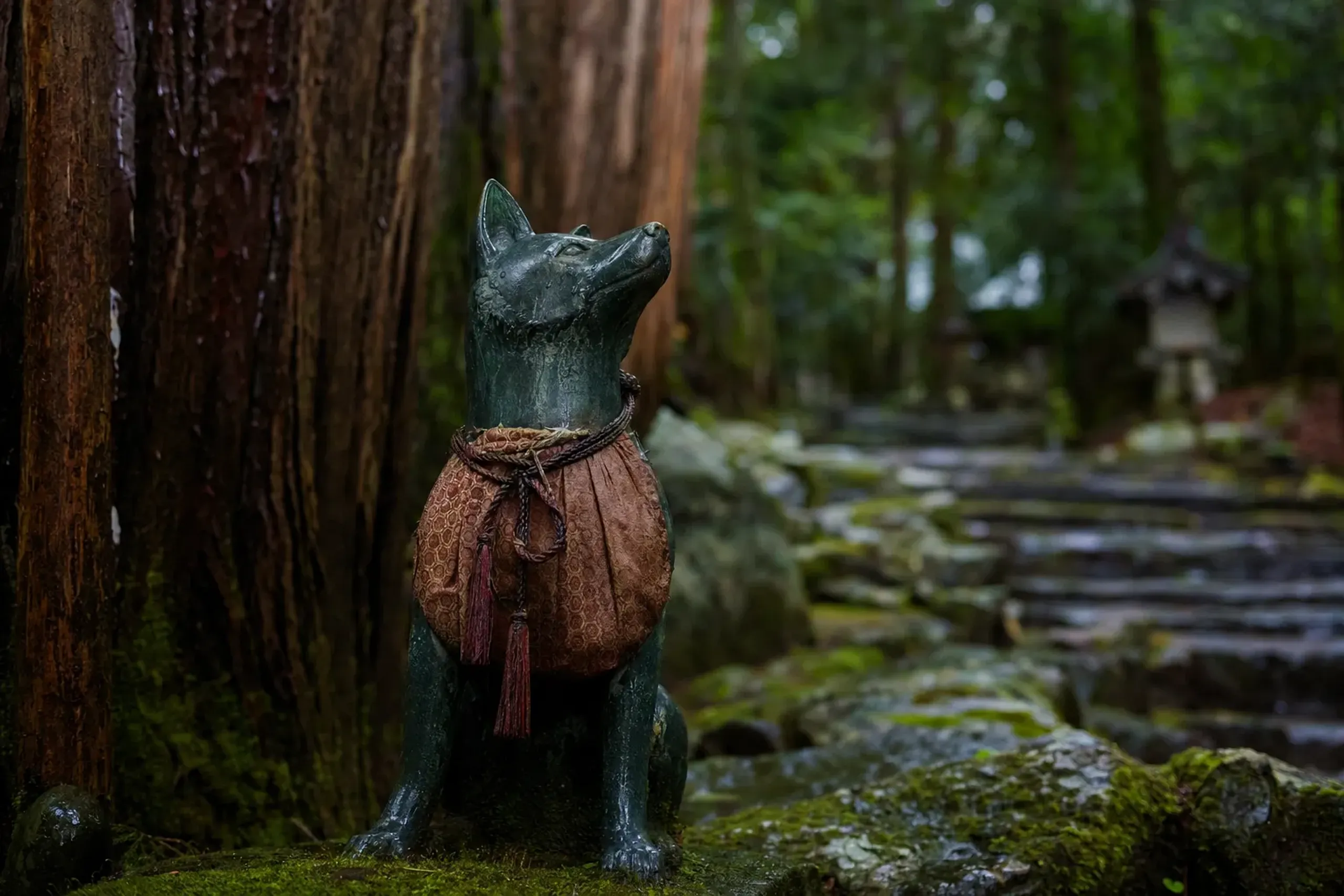 A statue commemorating this practice stands on the shrine gr