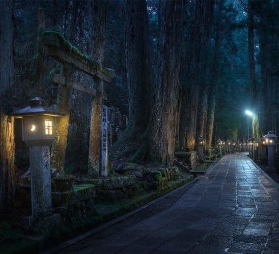 Koyasan Okunoin Night Tour (Kōyasan Okunoin Night Tour)