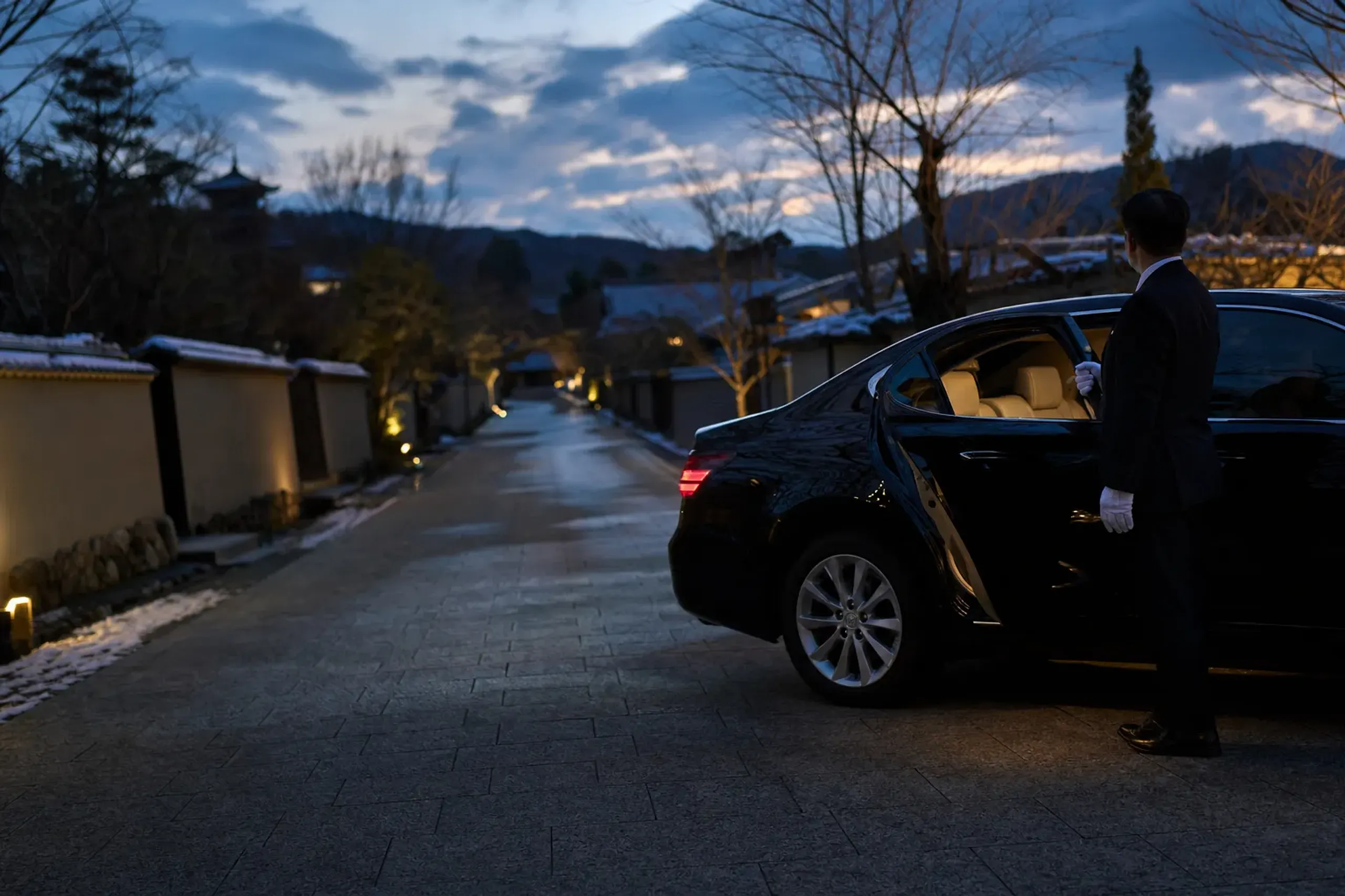 Yes. Japan Royal Service arranges a private vehicle with an