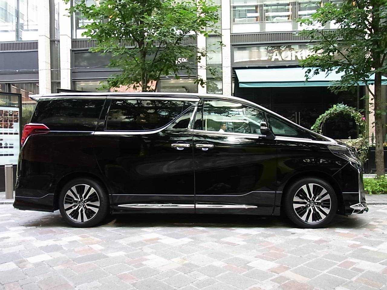 Toyota Executive Alphard — chauffeured luxury MPV