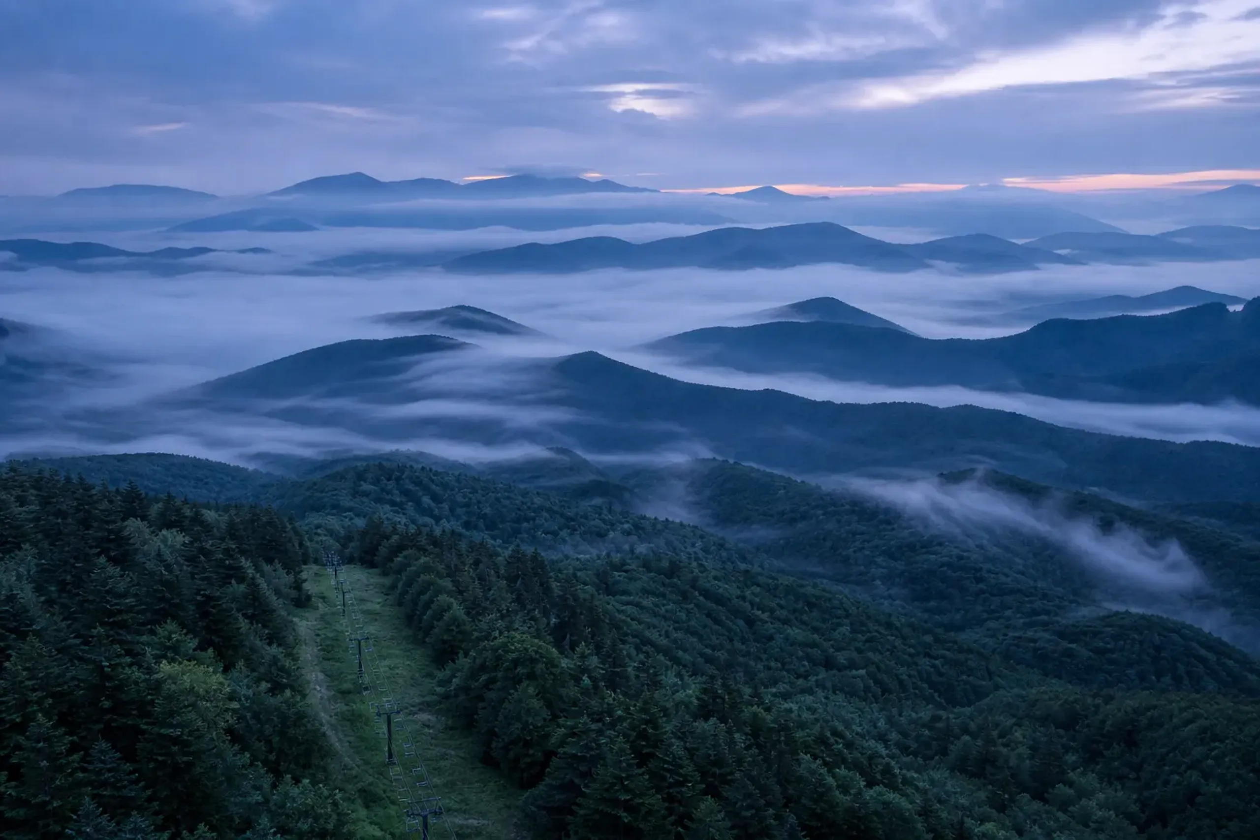 Shiga Kogen is quiet because it sits inside Jōshin'etsu Kōge