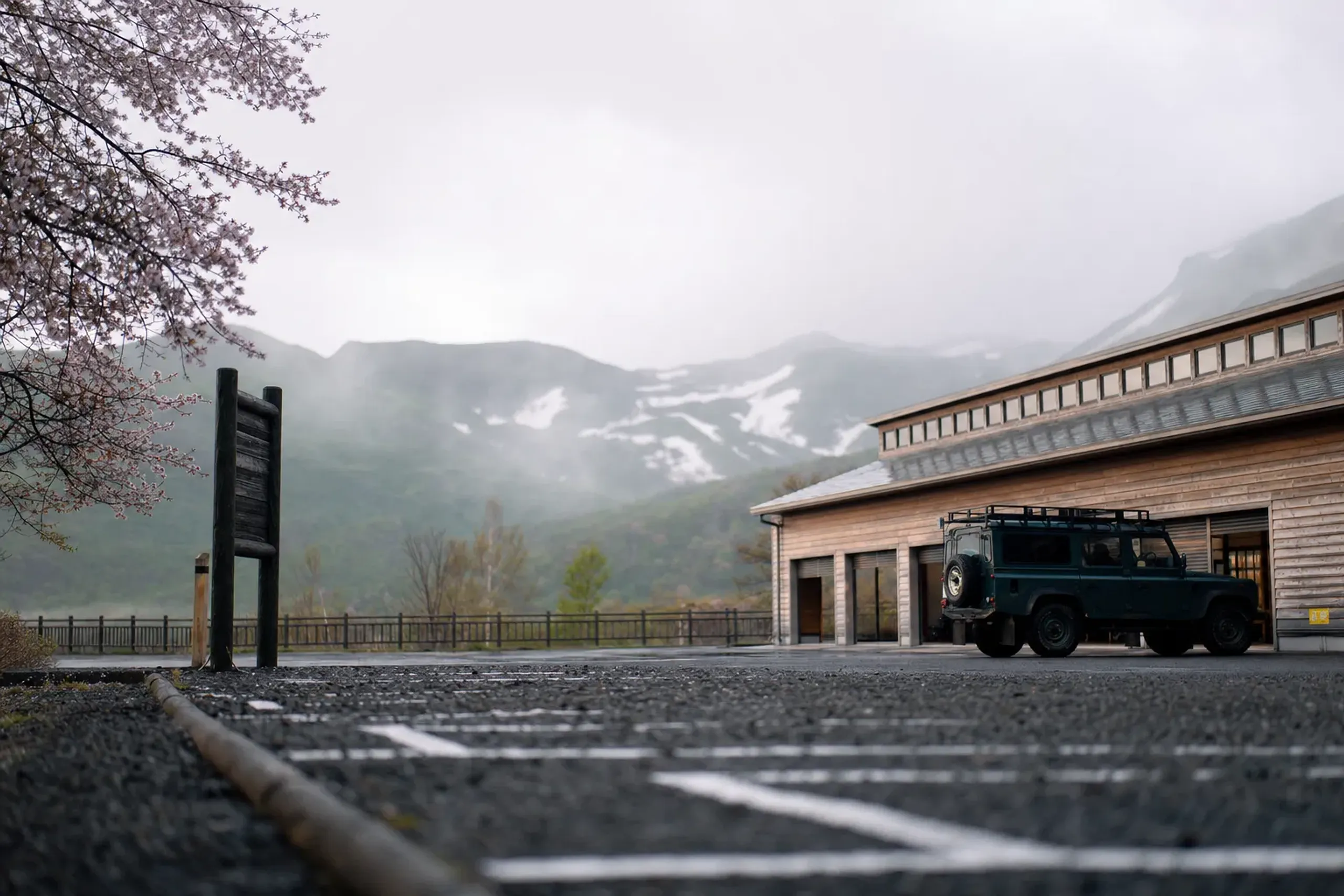 Facilities and parking are typically open roughly from 08:00