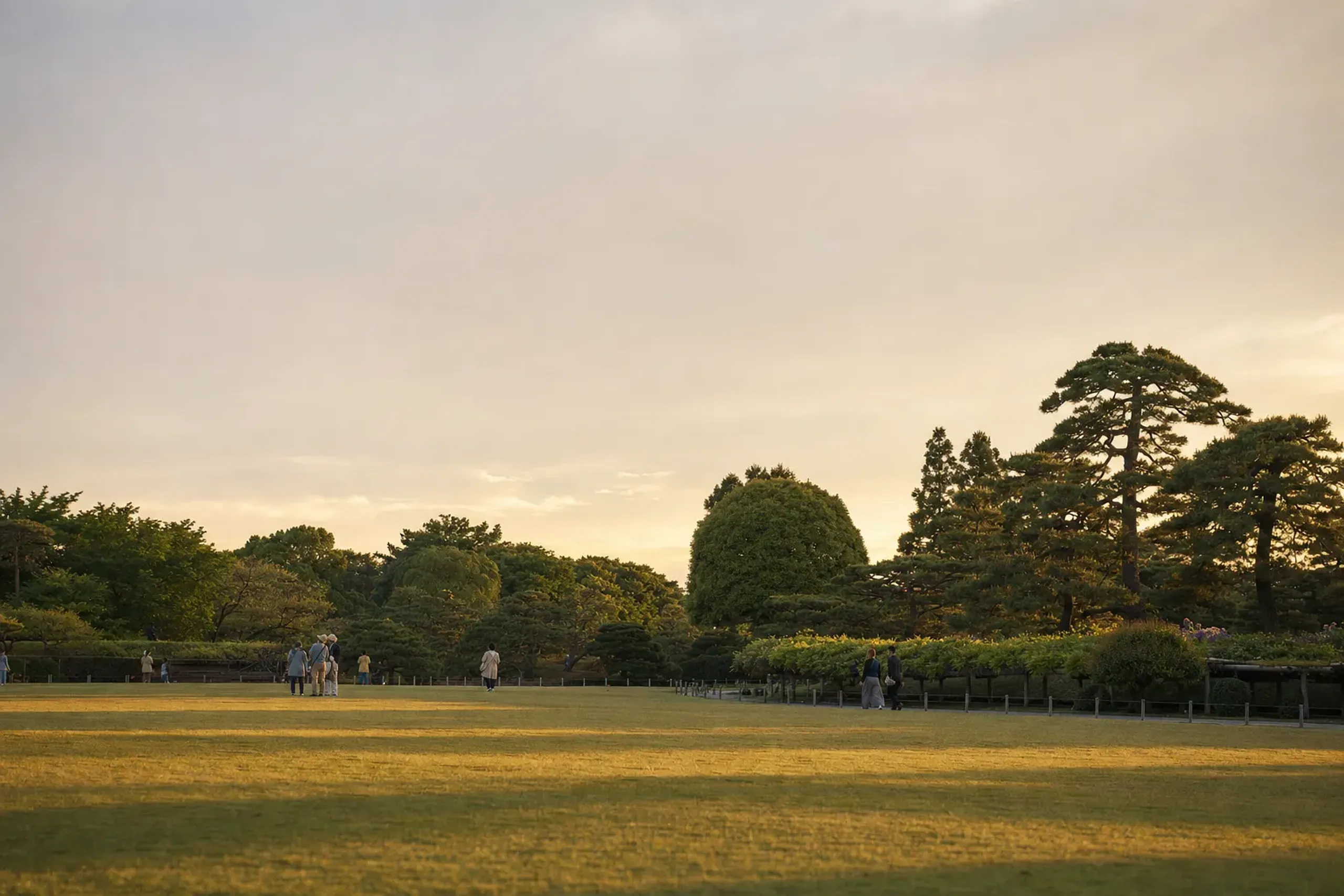 The name means "a garden to enjoy with people." Nariaki