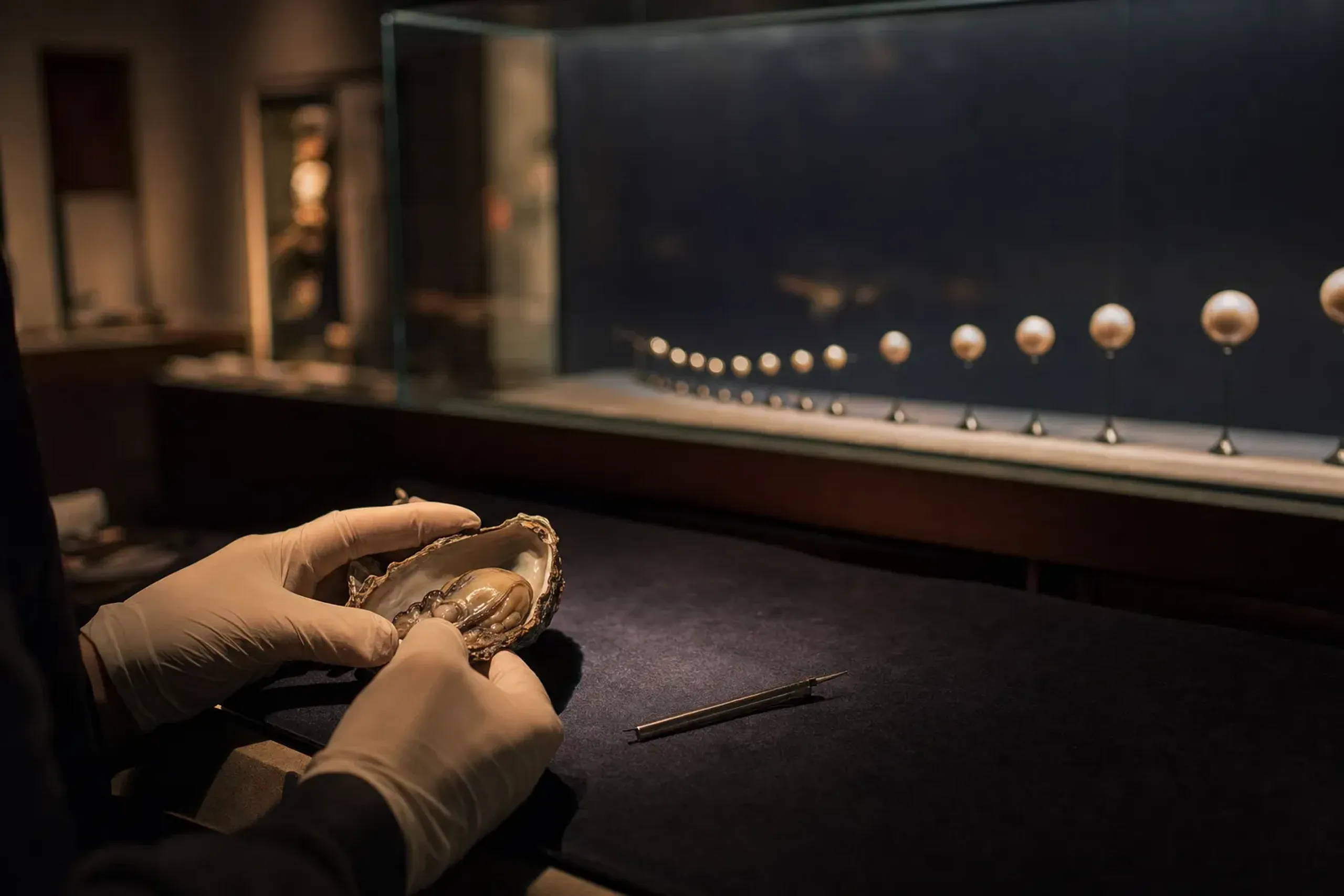 On-site, the Pearl Museum frames the science and the craft