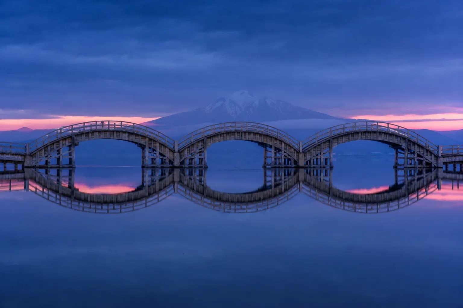 Tsuru-no-Mai Bridge (Tsurunomaihasi) — 鶴の舞橋