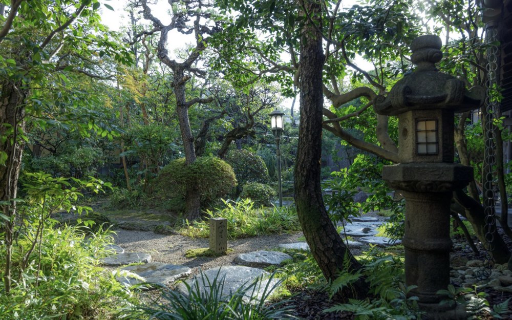 bullet train, Japanese Retreats, private, Samurai Castle, private, Private Yacht. Adventure, Ski Experience, luxury, helicopter tours, Kimono, Kyoto to Tokyo, Private Travel, Private Japan Travel, Magarigawa Club, Best Luxury Ryokans, autumn, luxury, Japan Experince, Michelin, Kaiseki, dining, private, sushi, Omakase, Helicopter,