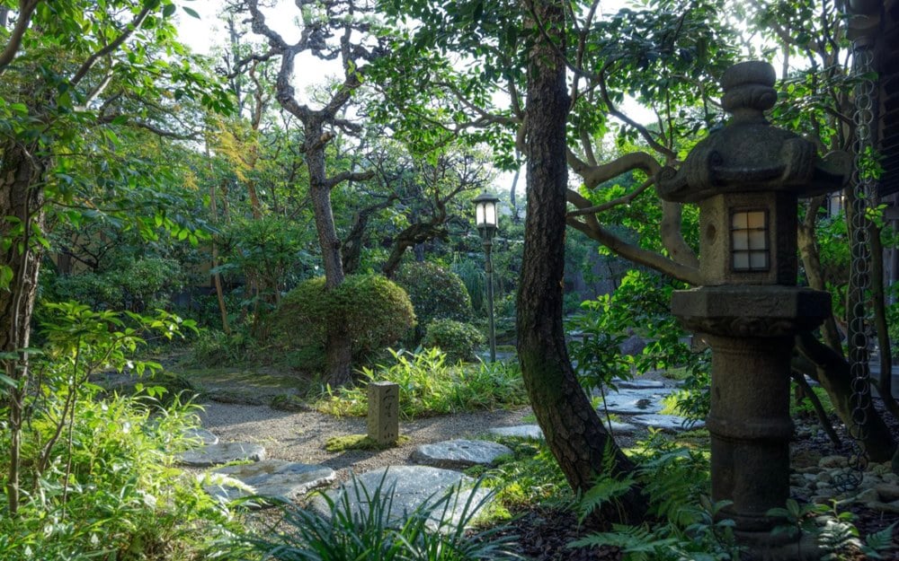 bullet train, Japanese Retreats, private, Samurai Castle, private, Private Yacht. Adventure, Ski Experience, luxury, helicopter tours, Kimono, Kyoto to Tokyo, Private Travel, Private Japan Travel, Magarigawa Club, Best Luxury Ryokans, autumn, luxury, Japan Experince, Michelin, Kaiseki, dining, private, sushi, Omakase, Helicopter,