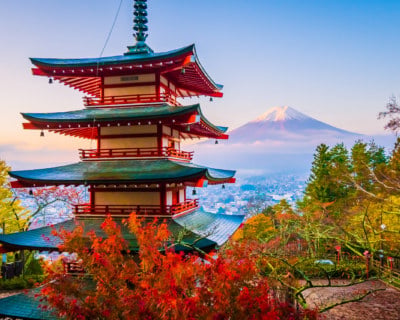 忠霊塔と富士山